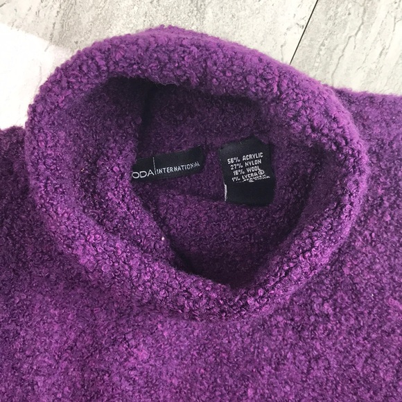 Victoria Secret Moda International Sweater - Picture 4 of 8